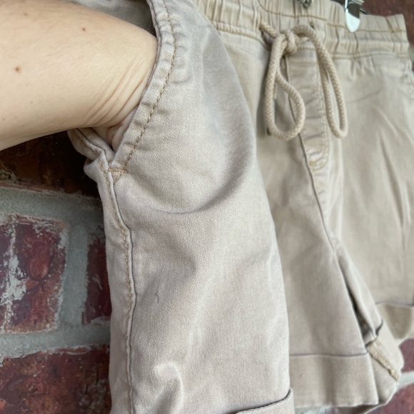 Ladies Beige Khaki Time And Tru Drawstring Elastic Waist Shorts Size Small - Picture 3 of 8